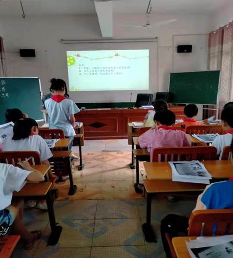 邵阳县白仓镇中间完小举行“生理健康教育观摩讲座”