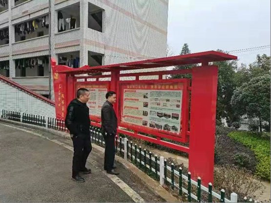 洞口县教育局向导来洞口四中检查工作