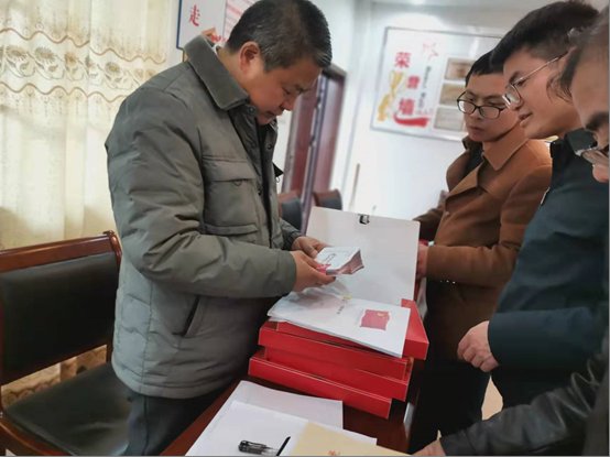 洞口县教育局向导来洞口四中检查工作