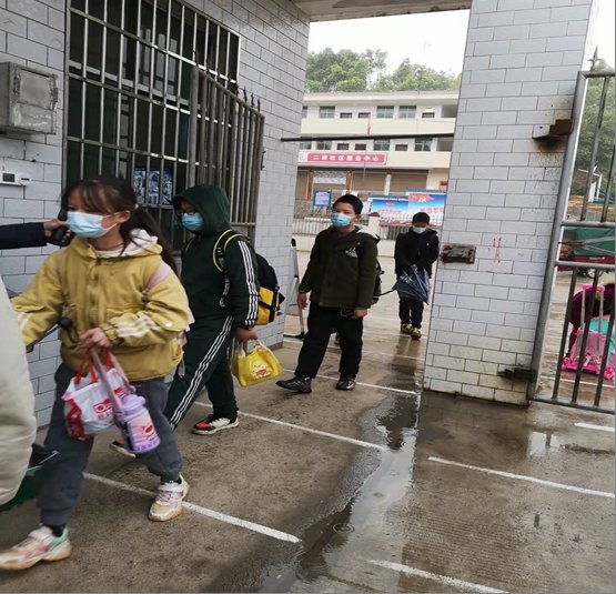 洞口县茶场黉舍全力以赴多行动夯实疫情防控