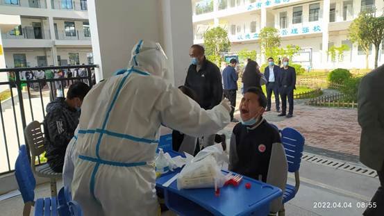 全体师生核酸检测 统统为了克服疫情——邵阳县白仓镇芙蓉黉舍师生进行核酸检测小记