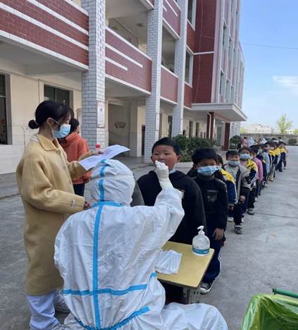 果断守住疫情防控关卡——邵阳县白仓镇中间完小全员核酸检测