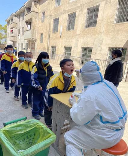 果断守住疫情防控关卡——邵阳县白仓镇中间完小全员核酸检测