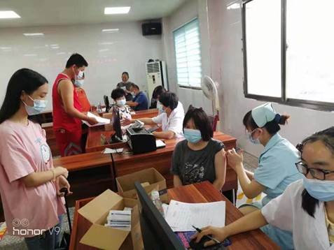 新邵县严塘镇中学有序开展第二针疫苗接种工作