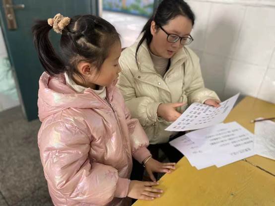 武冈市红星小学开展低年级无纸化期末素质测评活动