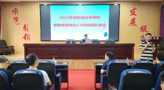 创新校本研修机制  提升教师专业能力