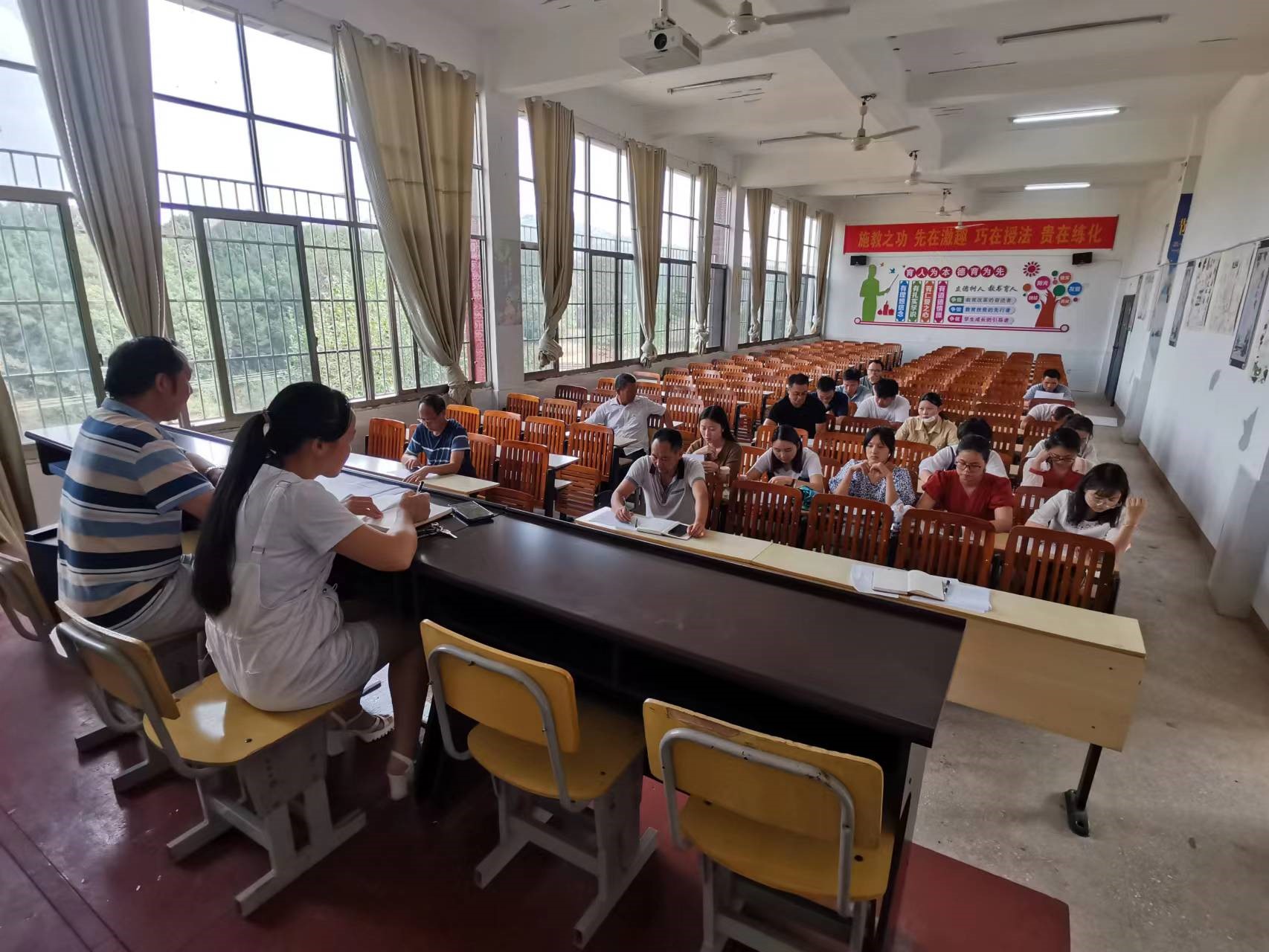 邵阳县下花桥镇双江中学开展  暑假第一轮“千师访万户”防溺水家访活动