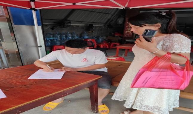 新宁县金石镇见龙桥幼儿园开展“暑期防溺水千师访万家”活动