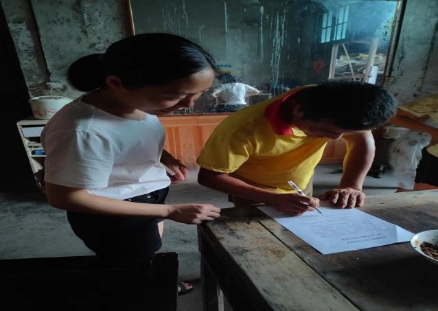 新宁县金石镇见龙桥幼儿园开展“暑期防溺水千师访万家”活动