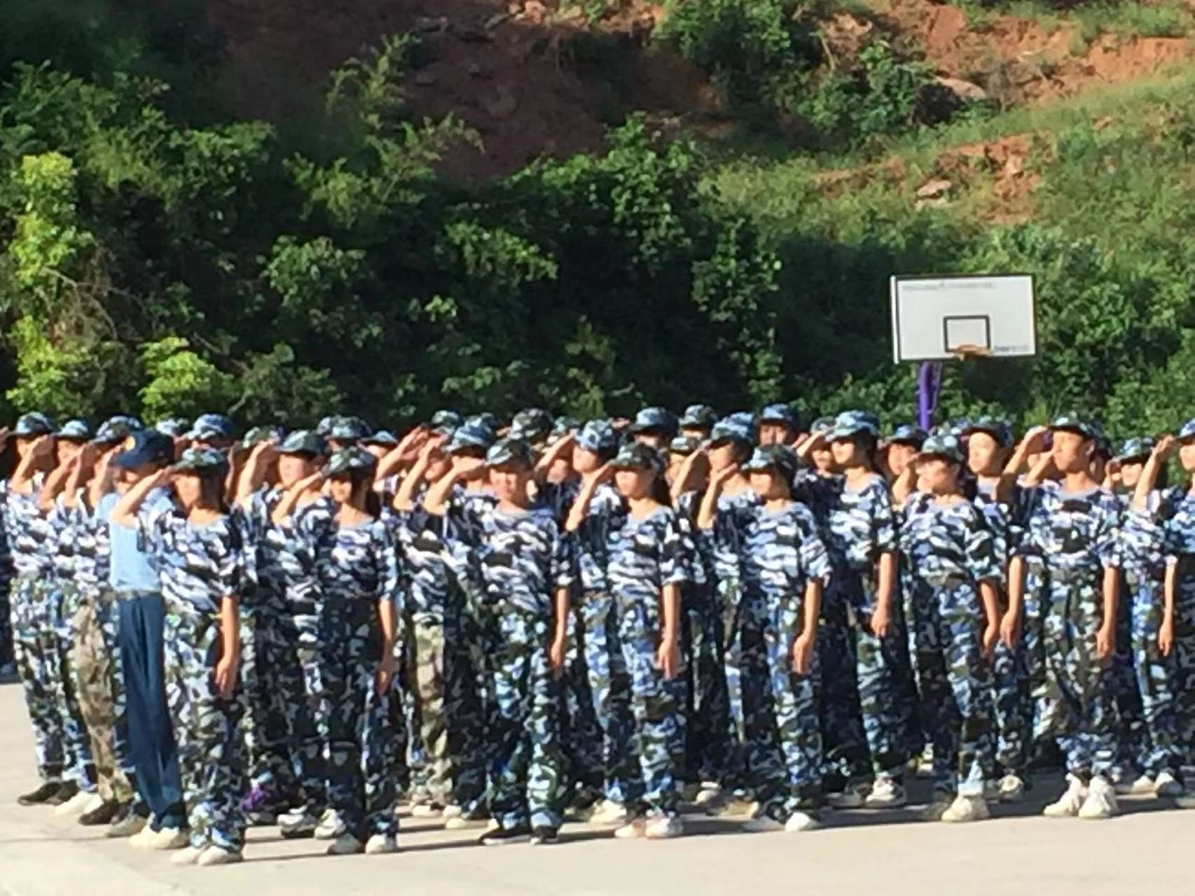 坚定强国志气锤炼强国骨气     -----新邵资江中学2022年新生军训结束