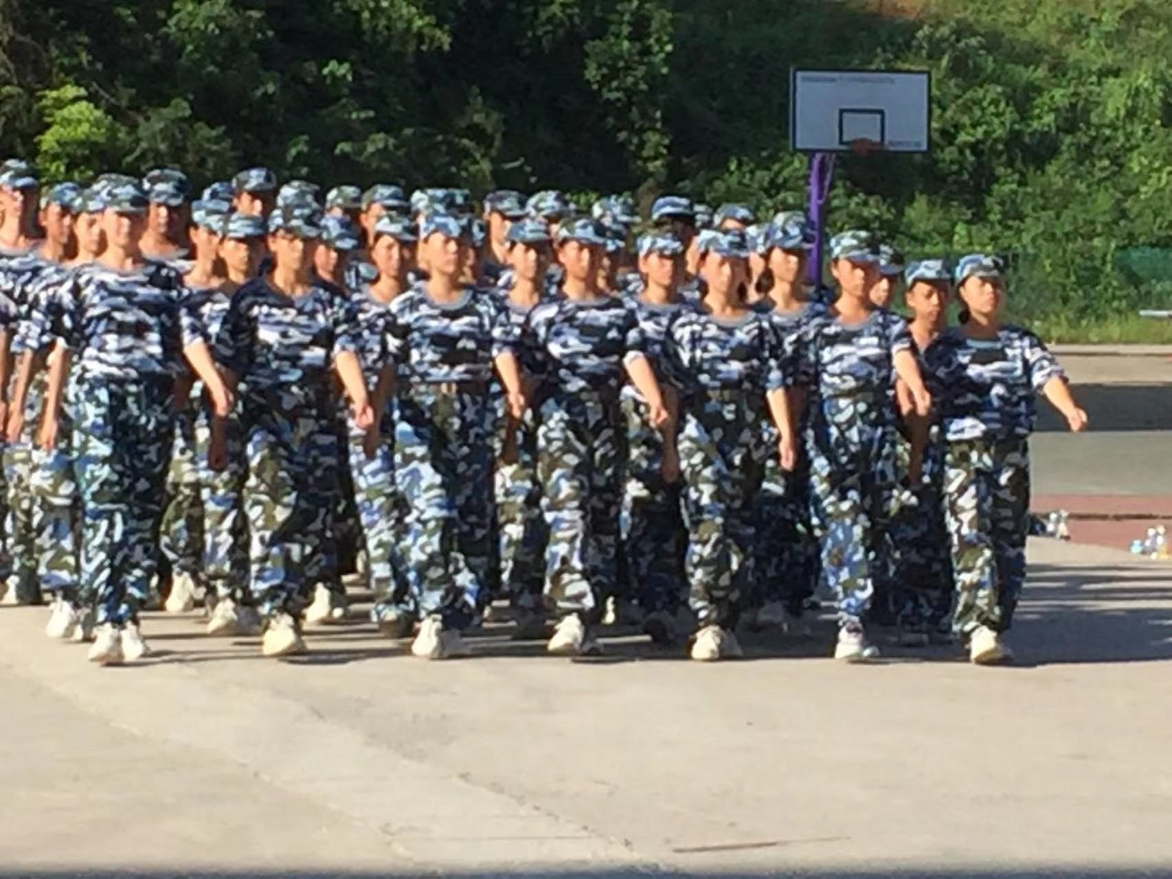 坚定强国志气锤炼强国骨气     -----新邵资江中学2022年新生军训结束