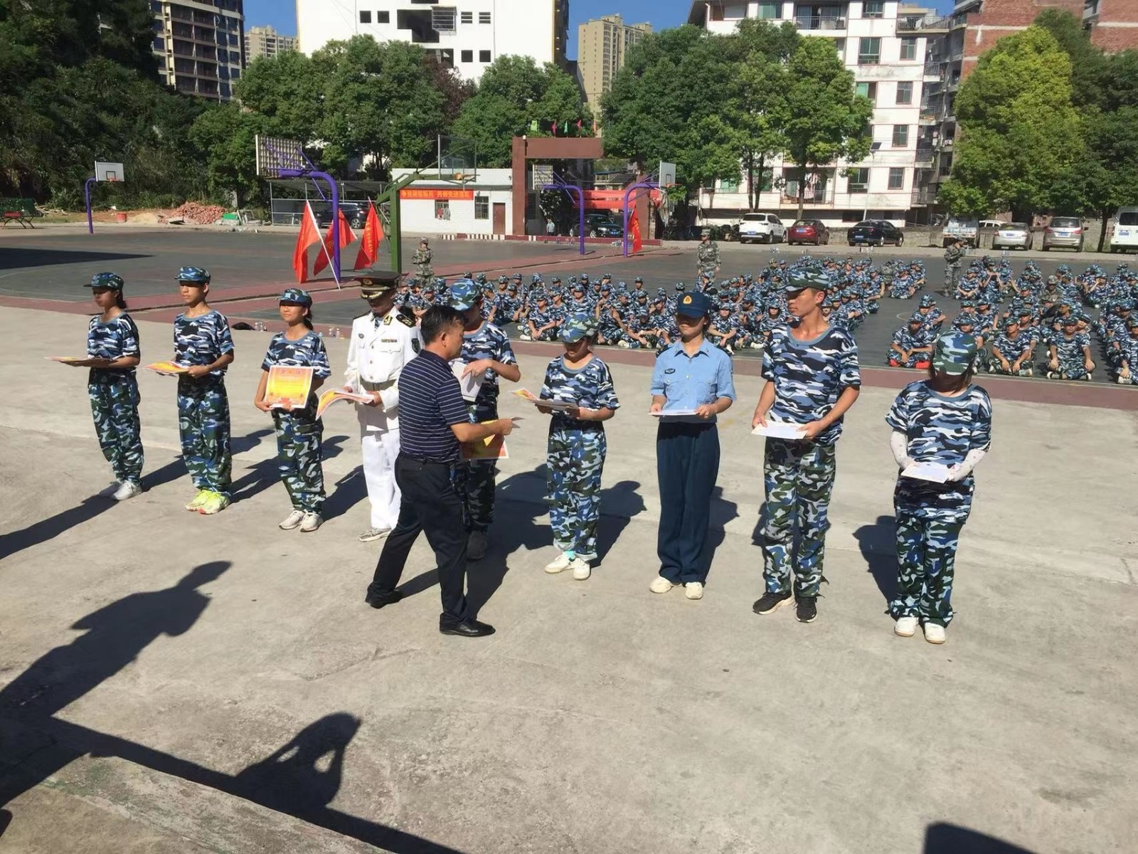 坚定强国志气锤炼强国骨气     -----新邵资江中学2022年新生军训结束