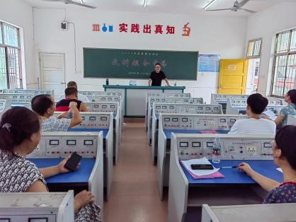 金称市镇中学开展暑期分组分科集中培训