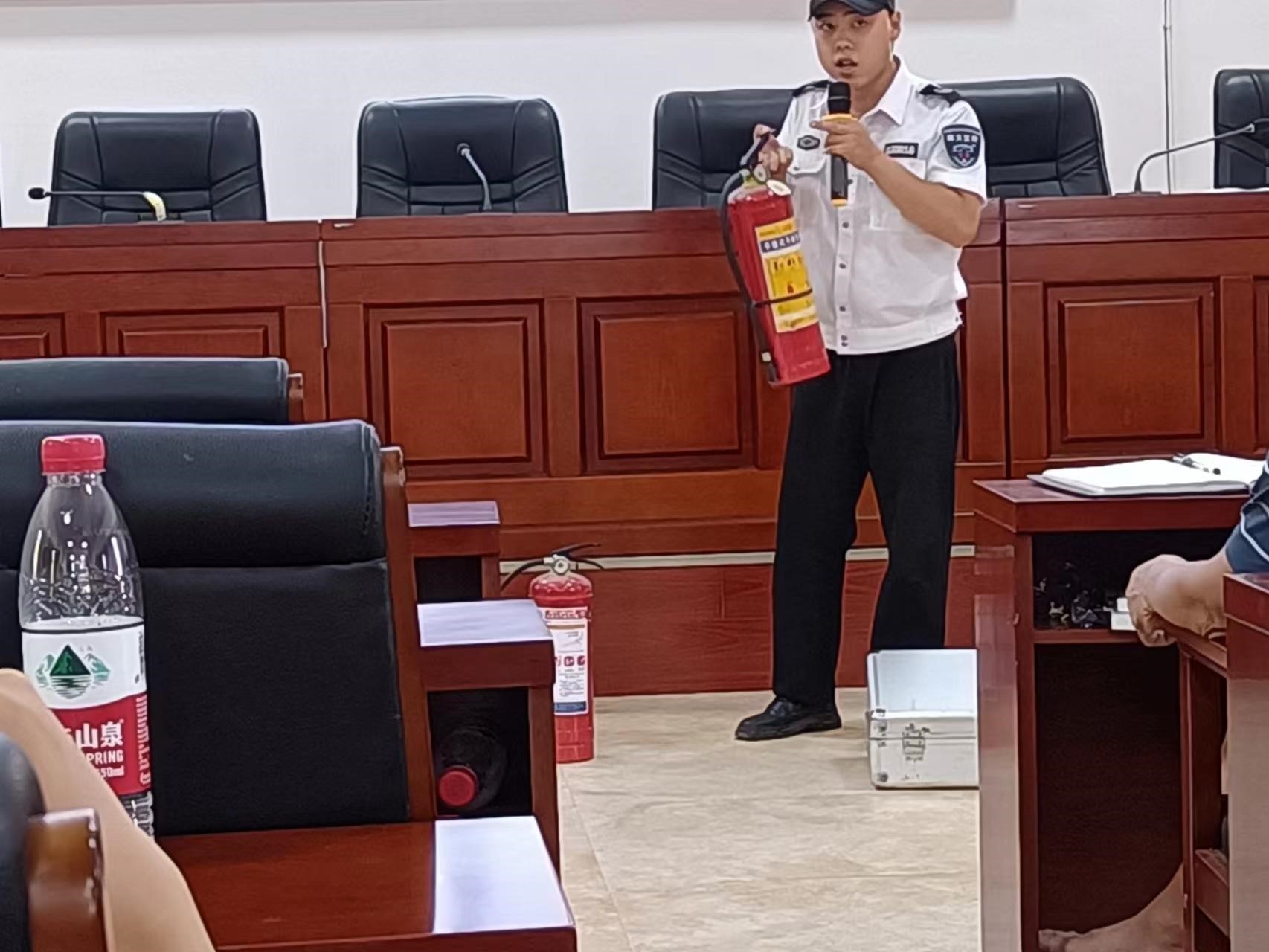 邵阳县塘渡口中学召开“消防安全，生命至上”消防安全知识讲座