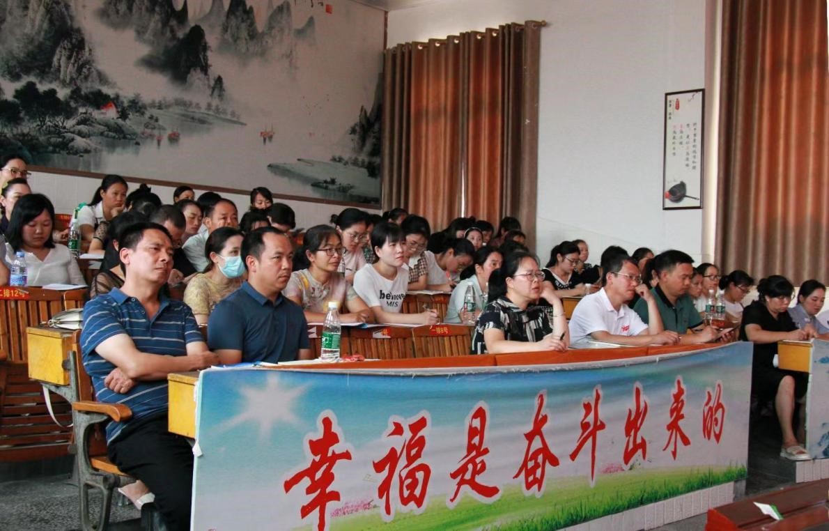 喜迎二十大、研修共成长---武冈市红星小学开展2022年暑期校本培训