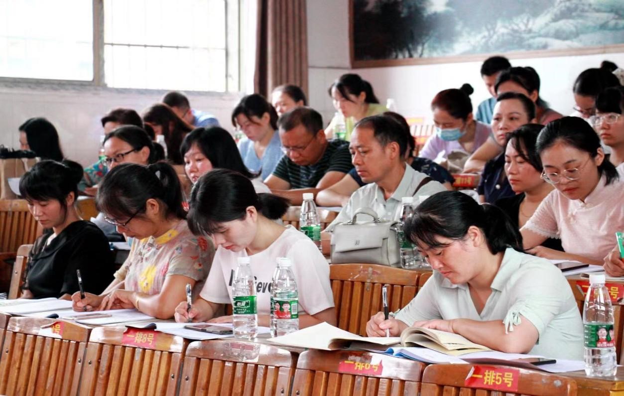 喜迎二十大、研修共成长---武冈市红星小学开展2022年暑期校本培训