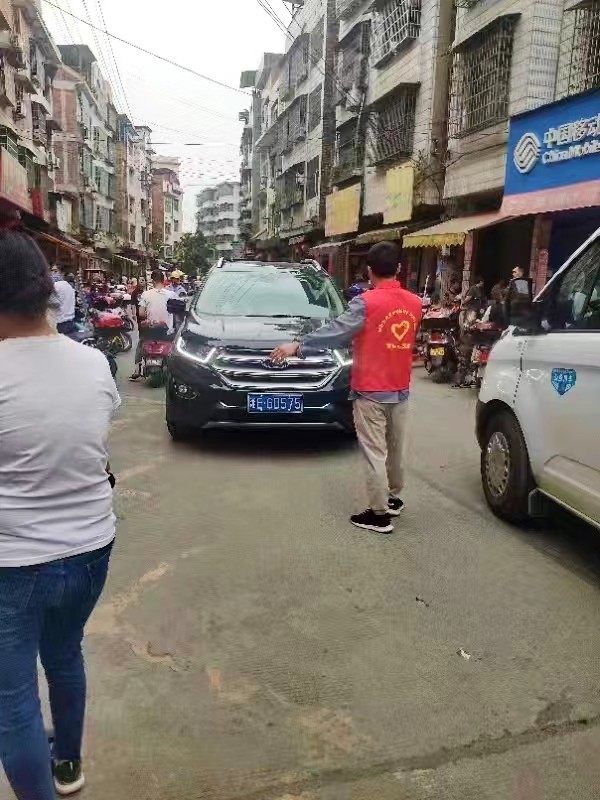 武冈市红星小学开展校园周边环境专项整治⾏动