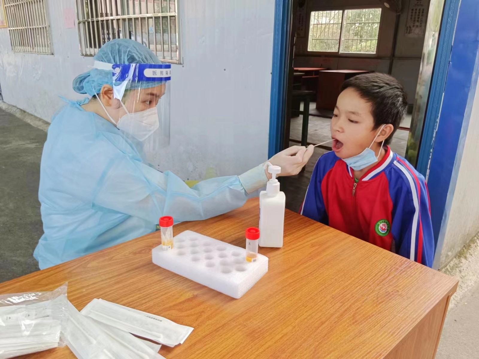 洞口县花古中学开展新学期全员核酸检测工作