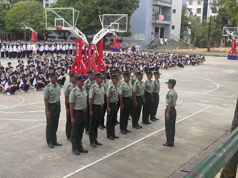 洞口四中隆重举行2022级高一新生军训开幕式