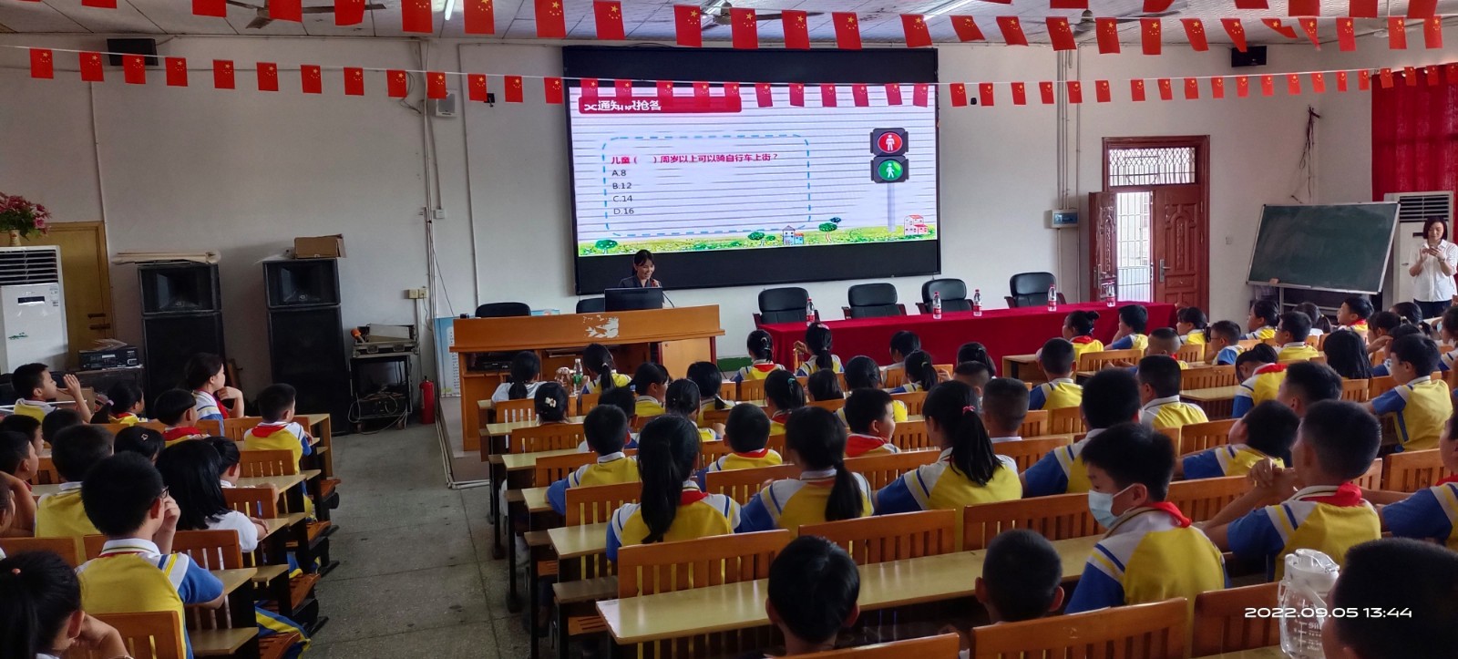 塘渡口镇第一完全小学“法治护航，法育未来”法治讲座进校园