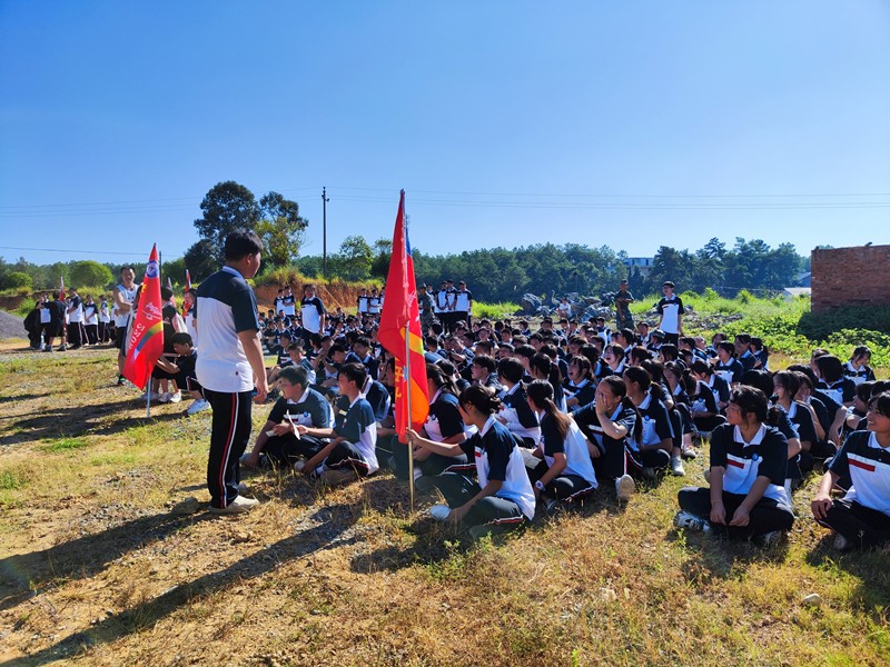 洞口四中2022级军训野外拉练圆满完成