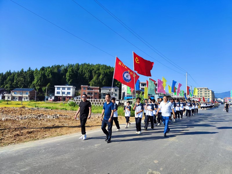 洞口四中2022级军训野外拉练圆满完成