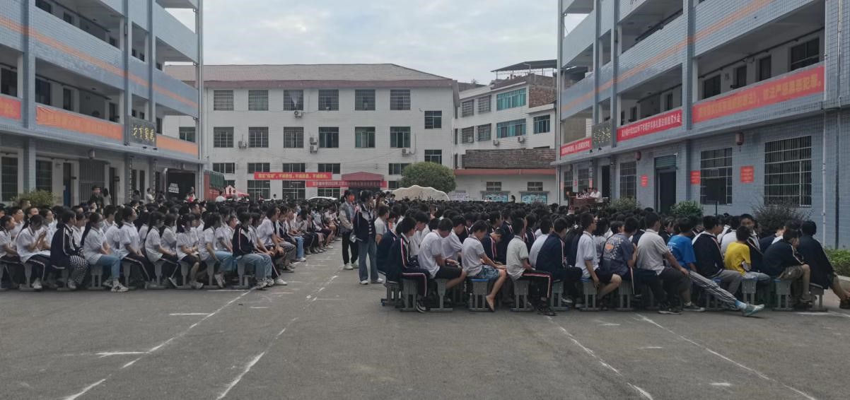 洞口县高沙镇中学开展开学“安全第一课”