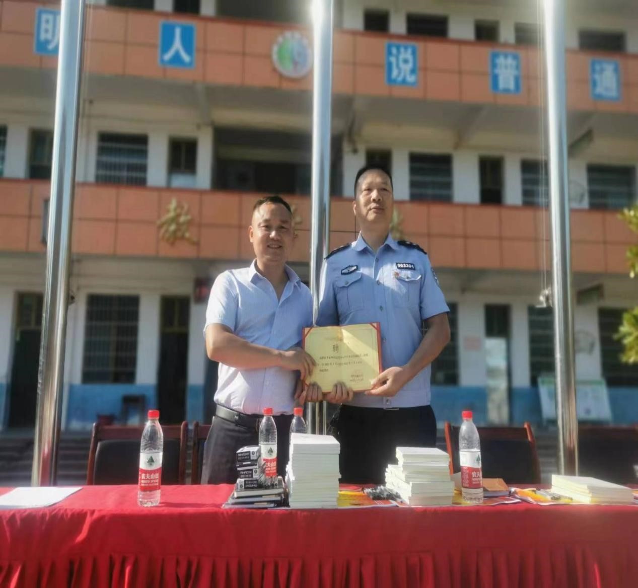 河伯乡初级中学开展法治教育进校园活动