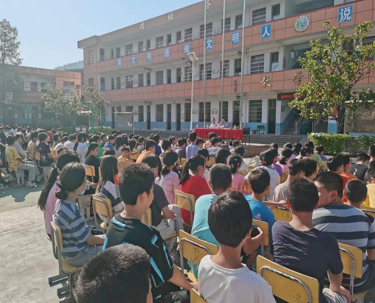 河伯乡初级中学开展法治教育进校园活动