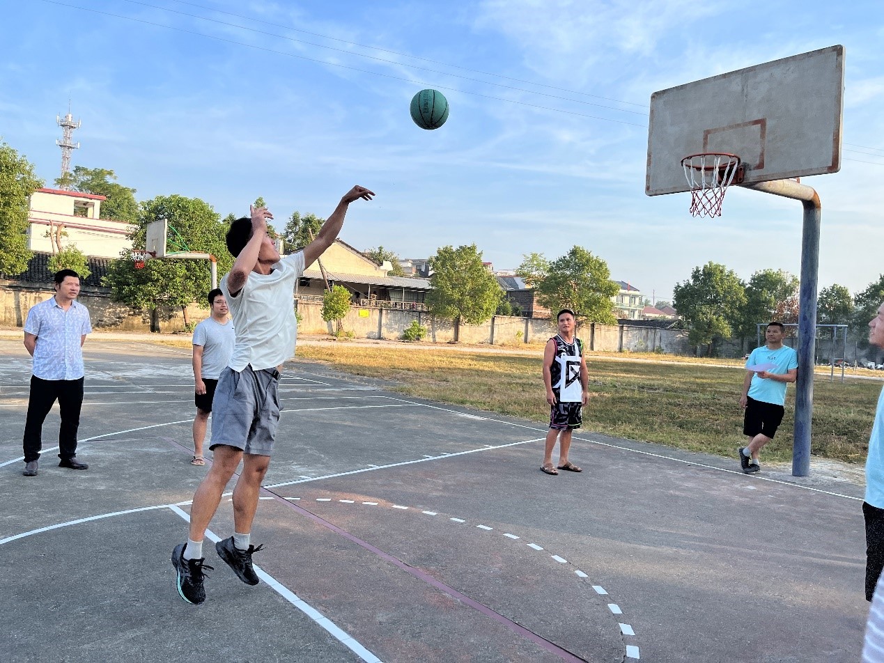 我运动，我快乐  ——洞口县管竹中学举行教职工定点投篮比赛