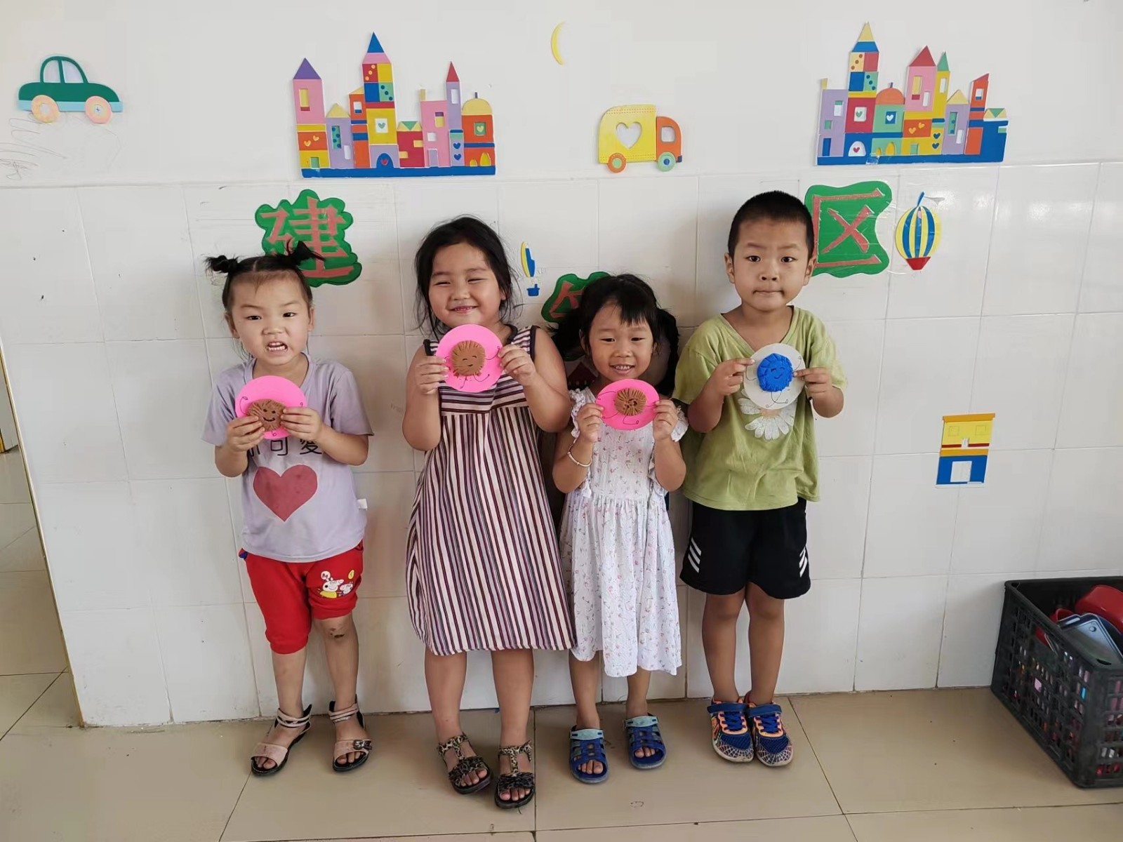 新宁县清江桥乡中心幼儿园开展《礼赞教师节，情满中秋月》主题教育活动