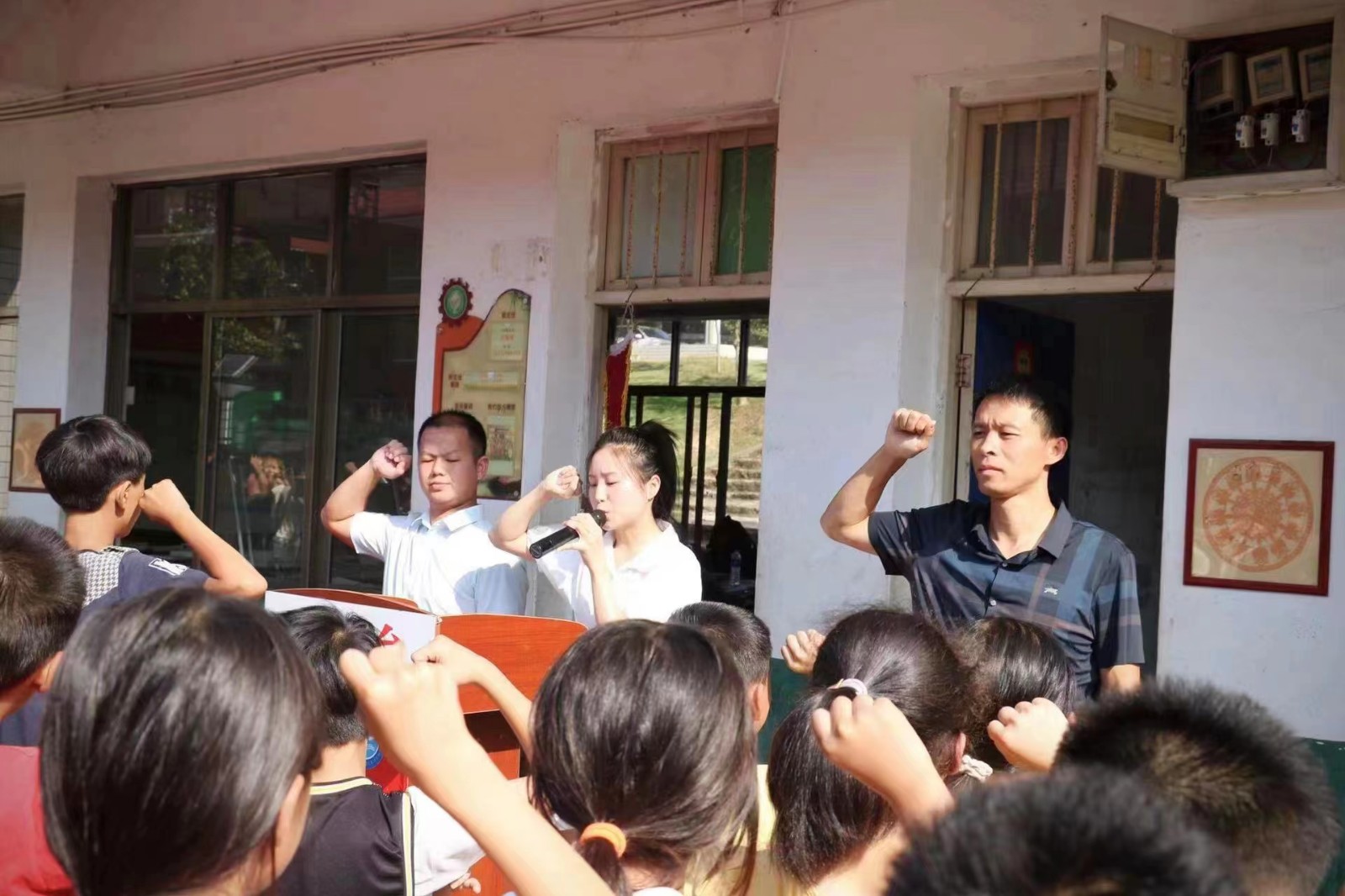 邵阳县蔡桥乡中学举行2022年秋季开学典礼暨法治教育大会