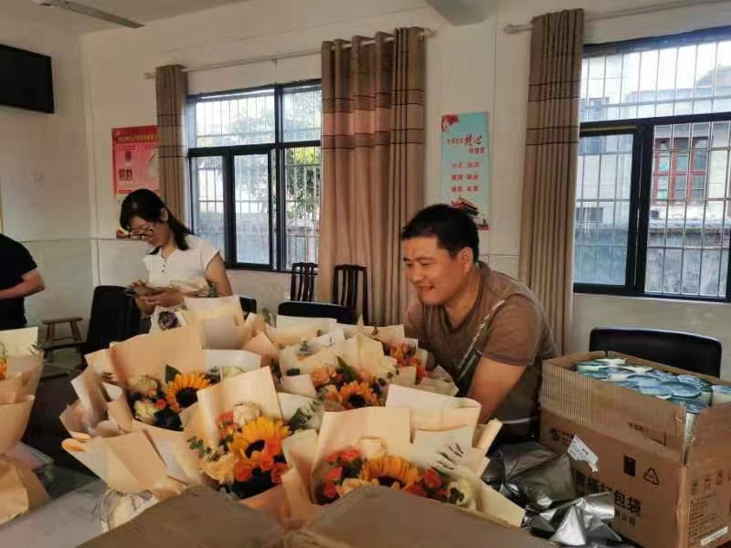 “情系教师节 慰问暖人心”——新宁县白沙中心小学庆祝教师节活动