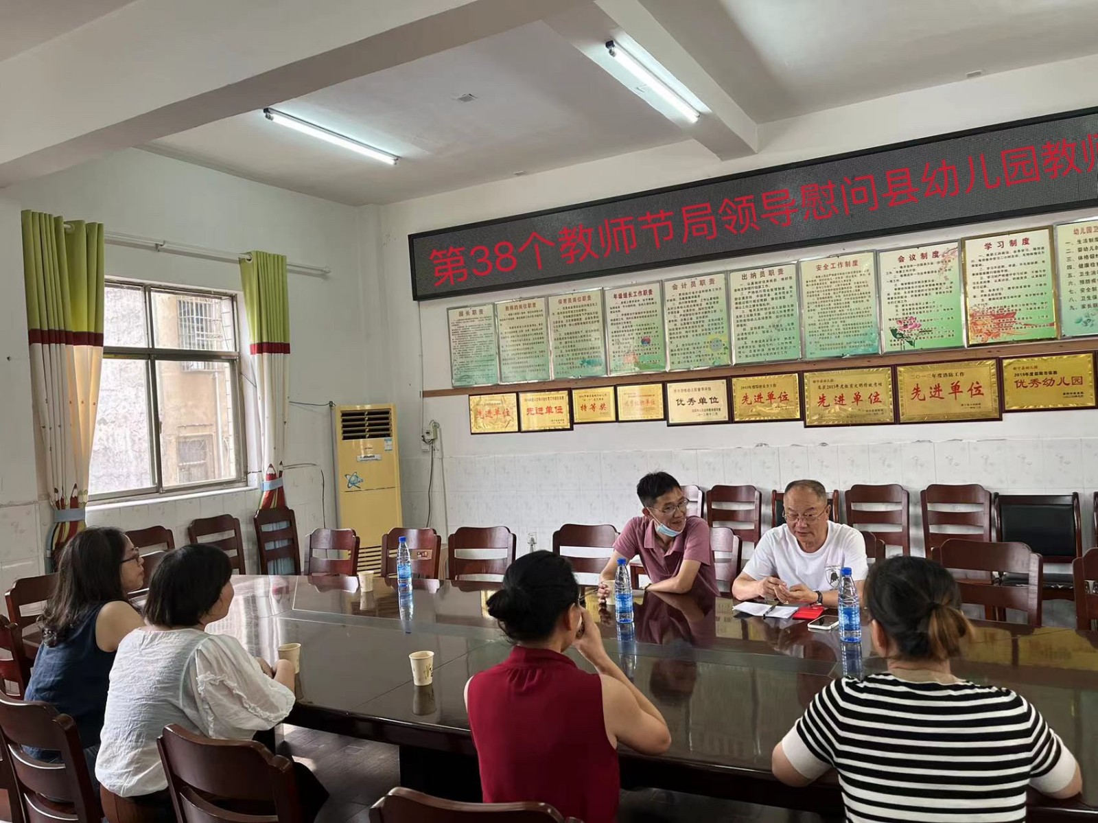 情系教师 慰问暖心——新宁县教育局到新宁县幼儿园开展教师节慰问活动