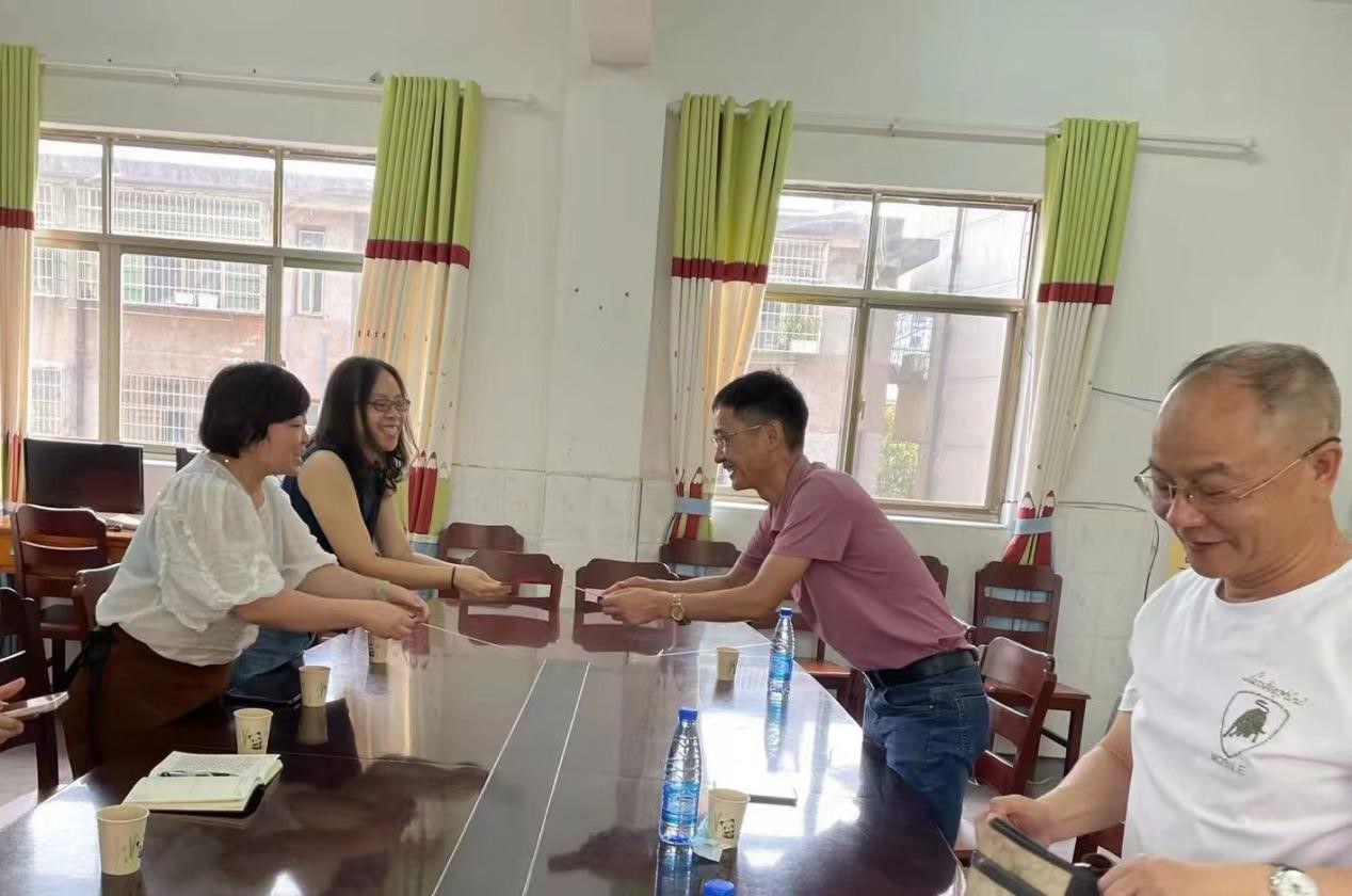 情系教师 慰问暖心——新宁县教育局到新宁县幼儿园开展教师节慰问活动