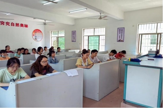 金称市镇中学开展“新荷之声”七年级  播音员选拔赛