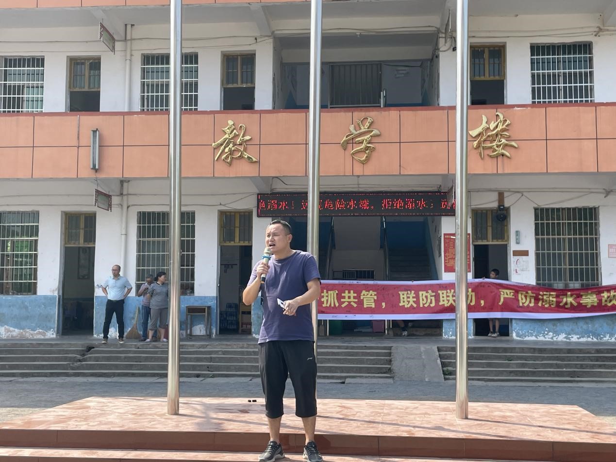 河伯乡初级中学开展“珍爱生命 远离溺水”集体宣誓签名活动活动