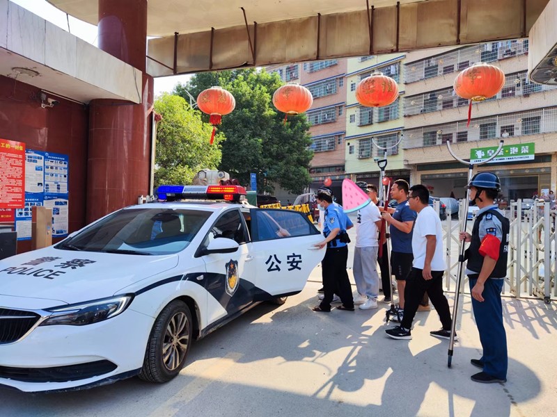 洞口四中开展反恐防暴应急演练