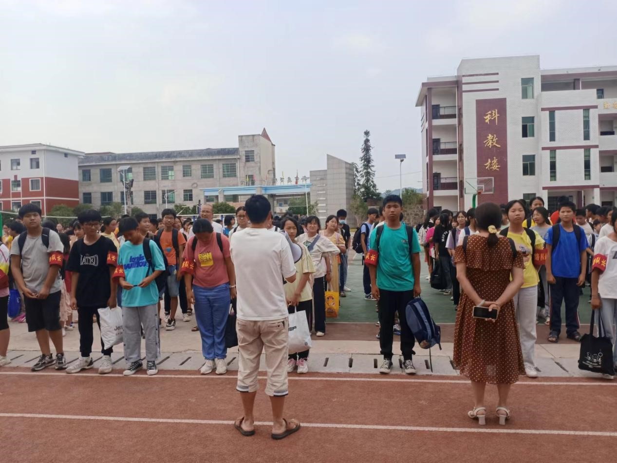 新宁县万塘乡中心学校扎实推进“路组长制”