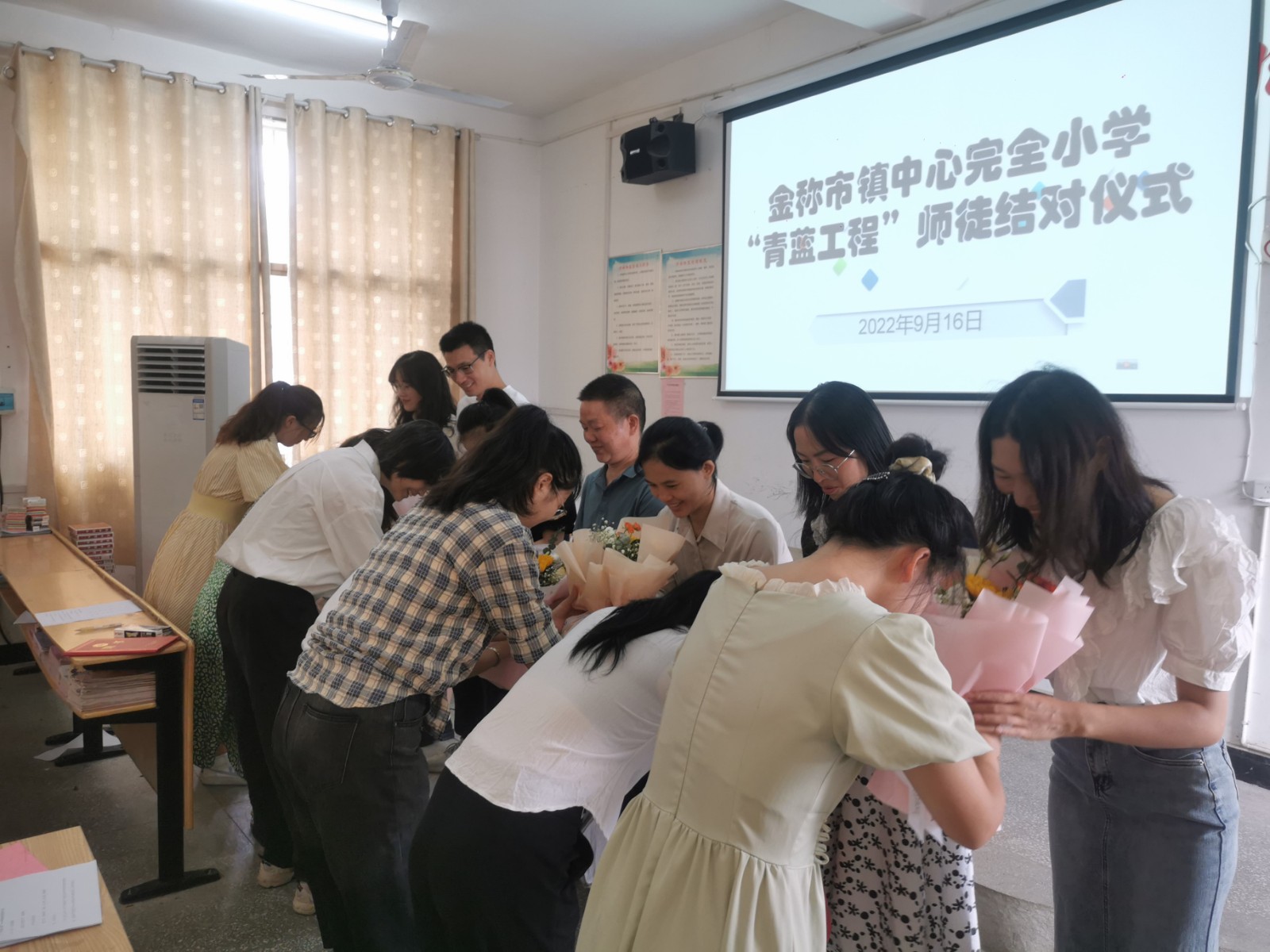 青蓝共辉，同育桃李||金称市镇中心完小“青蓝工程”师徒结对活动