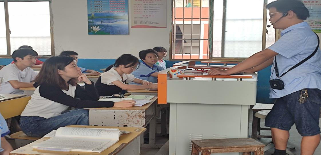 金称市镇中学团委开展“喜迎二十大 永远跟党走 奋进新征程”团课学习