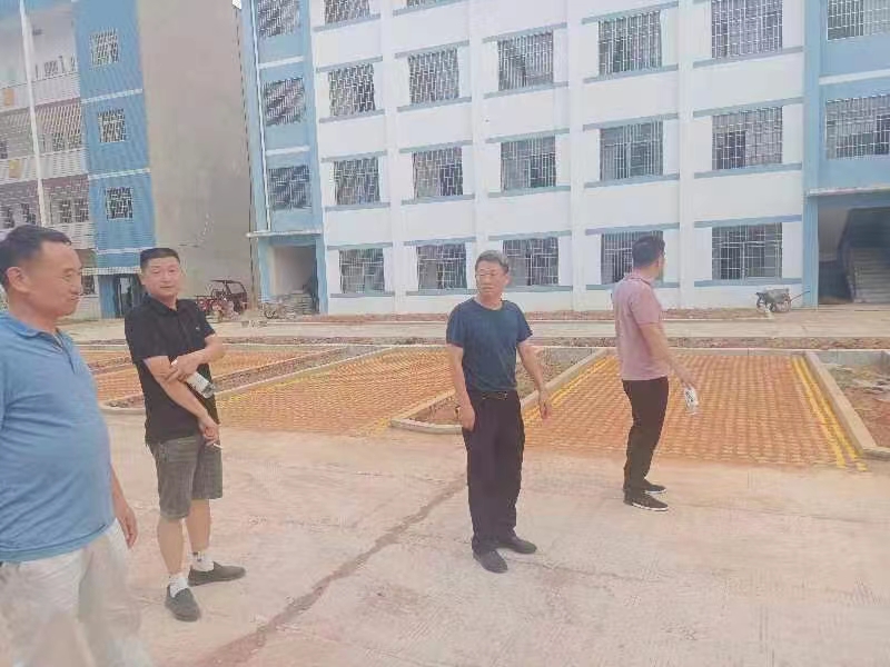 邵阳县教育局基建股领导深入在建工程现场检查指导工作