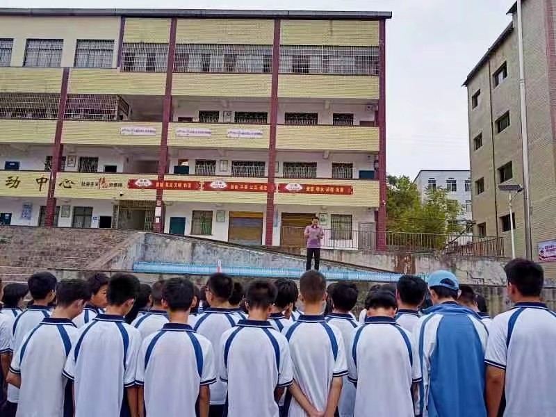 党建引领德育，大思政课绽放校园