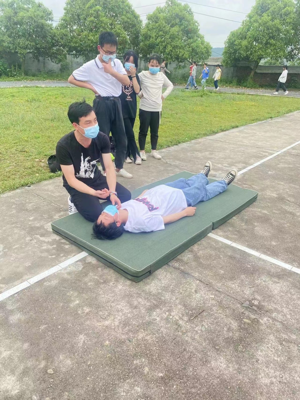 军田中学2022年秋季学期防溺水演练活动