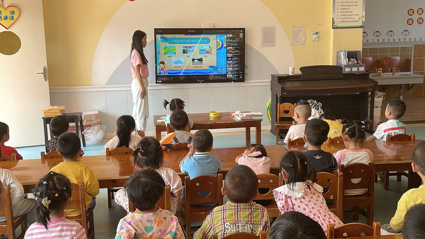 新宁县红苹果幼儿园 开展  “防溺水安全教育”主题班会  ​