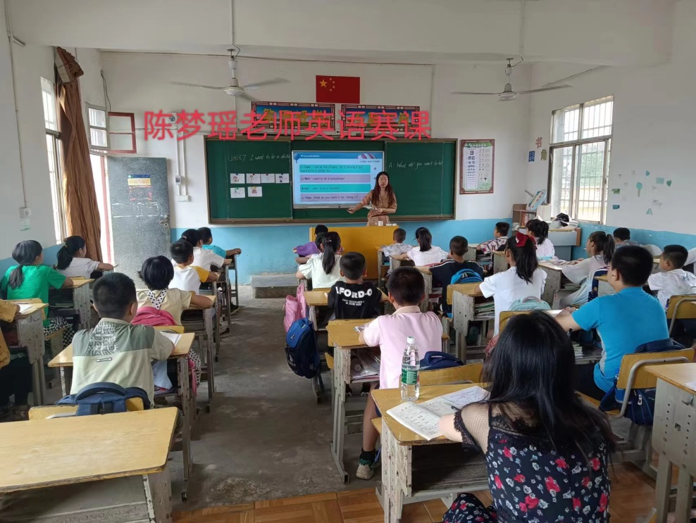 教学比武竞风采 切磋教研促提升