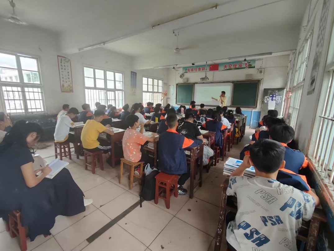 洞口县山门镇中学八年级数学组开展2022年秋季学期磨课活动