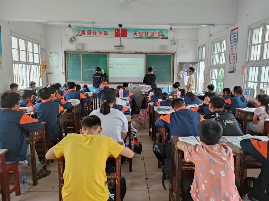 洞口县山门镇中学八年级数学组开展2022年秋季学期磨课活动