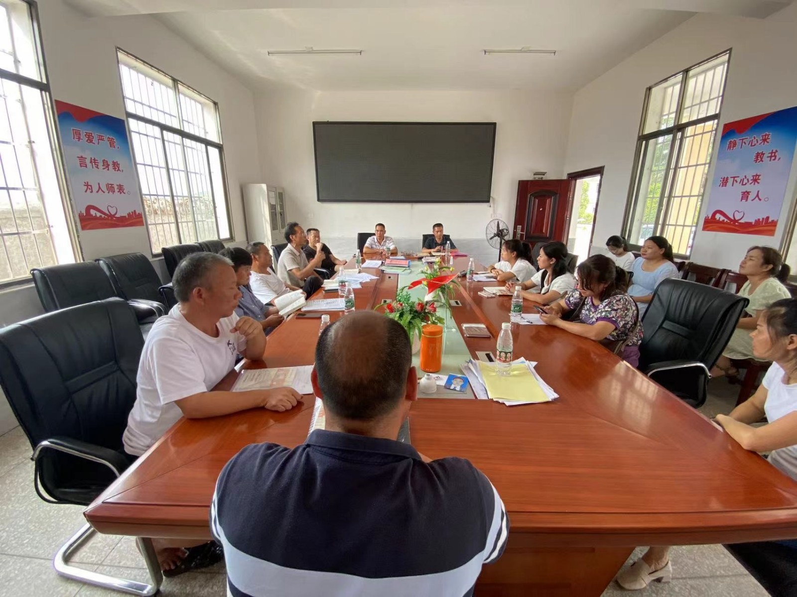 聚焦示范课堂       追求卓越教研  ——谷洲镇中心学校开展骨干教师示范课及小学语文学科竞赛活动