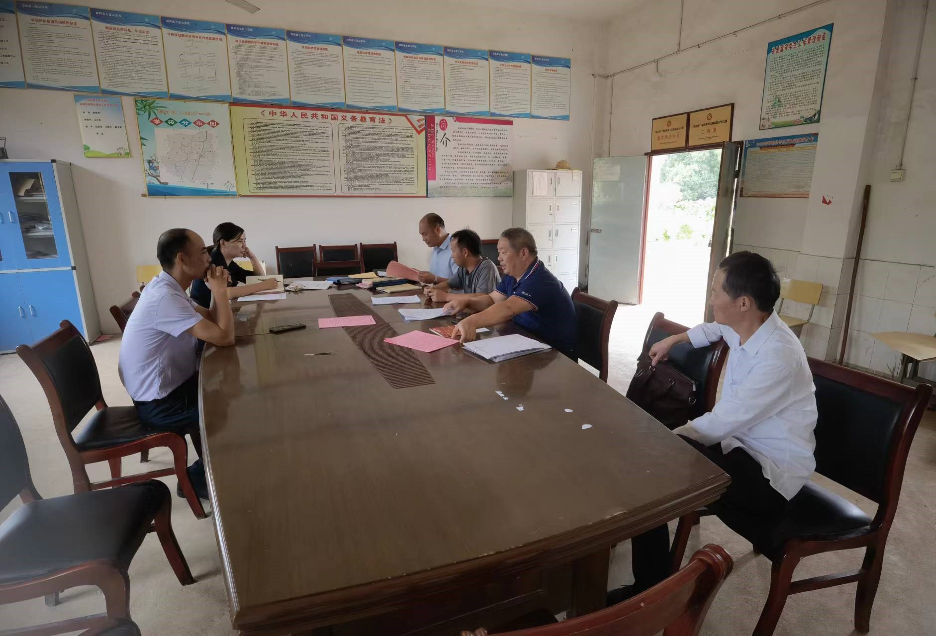 邵阳县督学第四责任区开展对辖区学校各教室功能室一月一督导检查